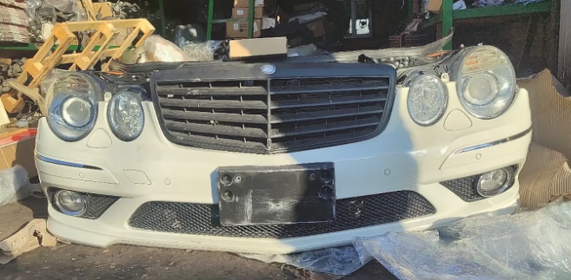 Передний бампер на Mercedes-Benz W211